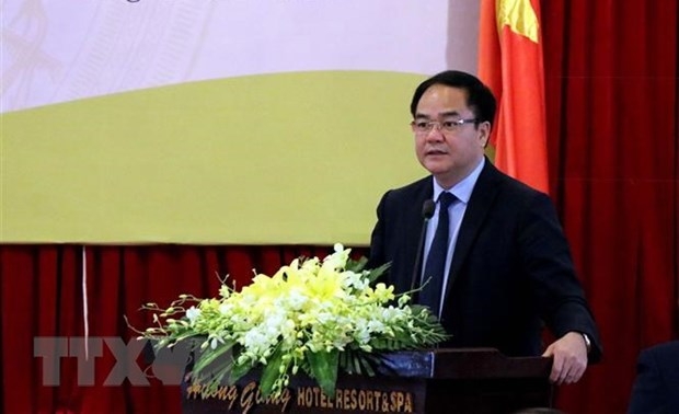 VN official receives Billy Graham Evangelistic Association President